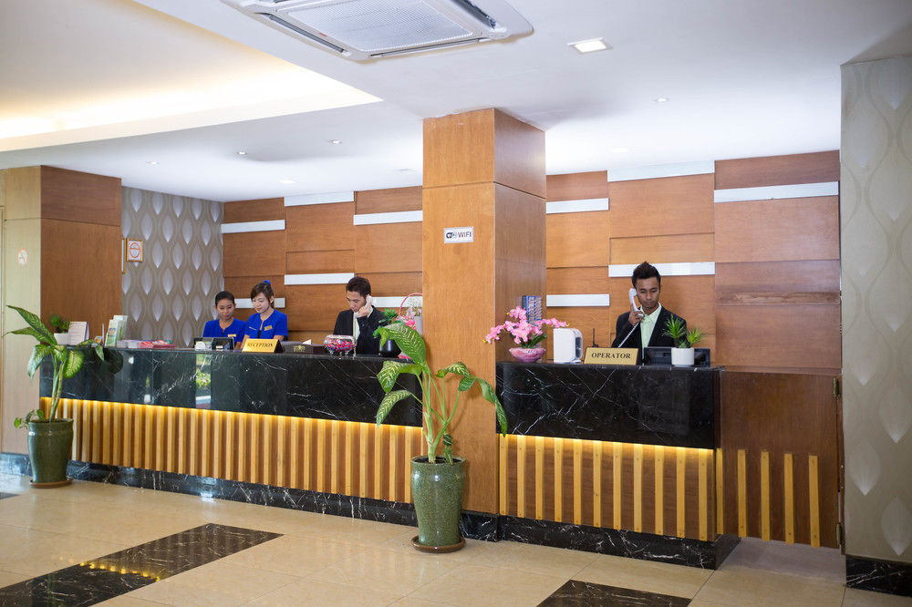 Uptown Hotel Rangum Exterior foto