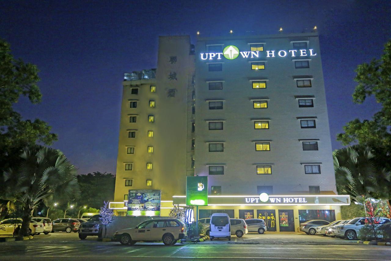 Uptown Hotel Rangum Exterior foto
