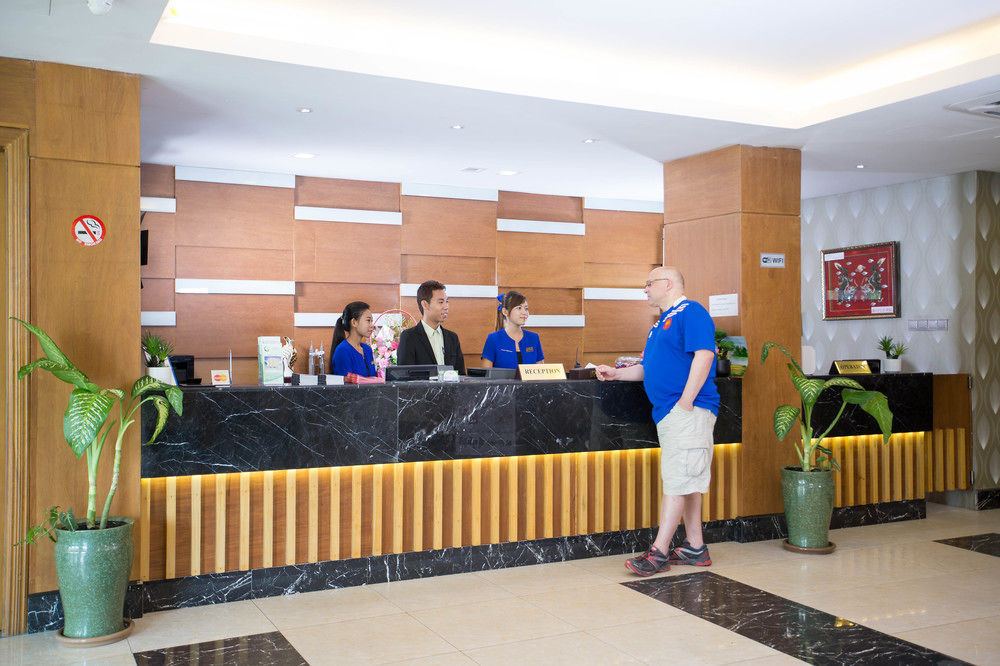 Uptown Hotel Rangum Exterior foto