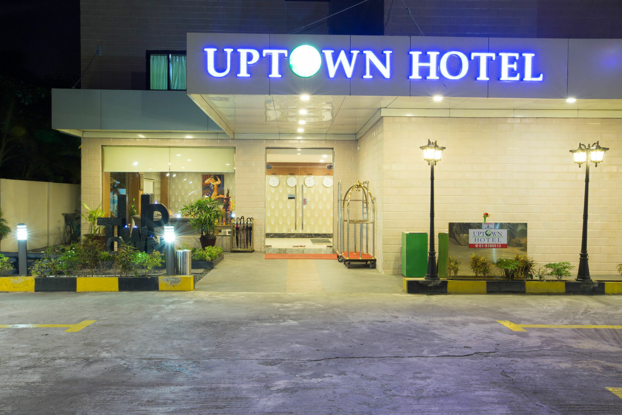 Uptown Hotel Rangum Exterior foto