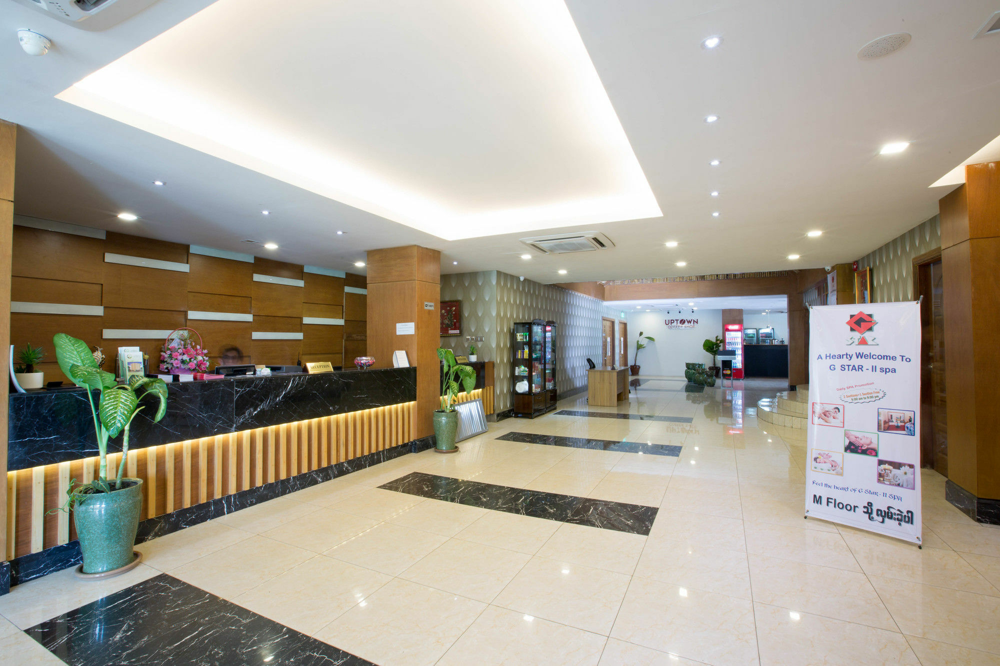 Uptown Hotel Rangum Exterior foto