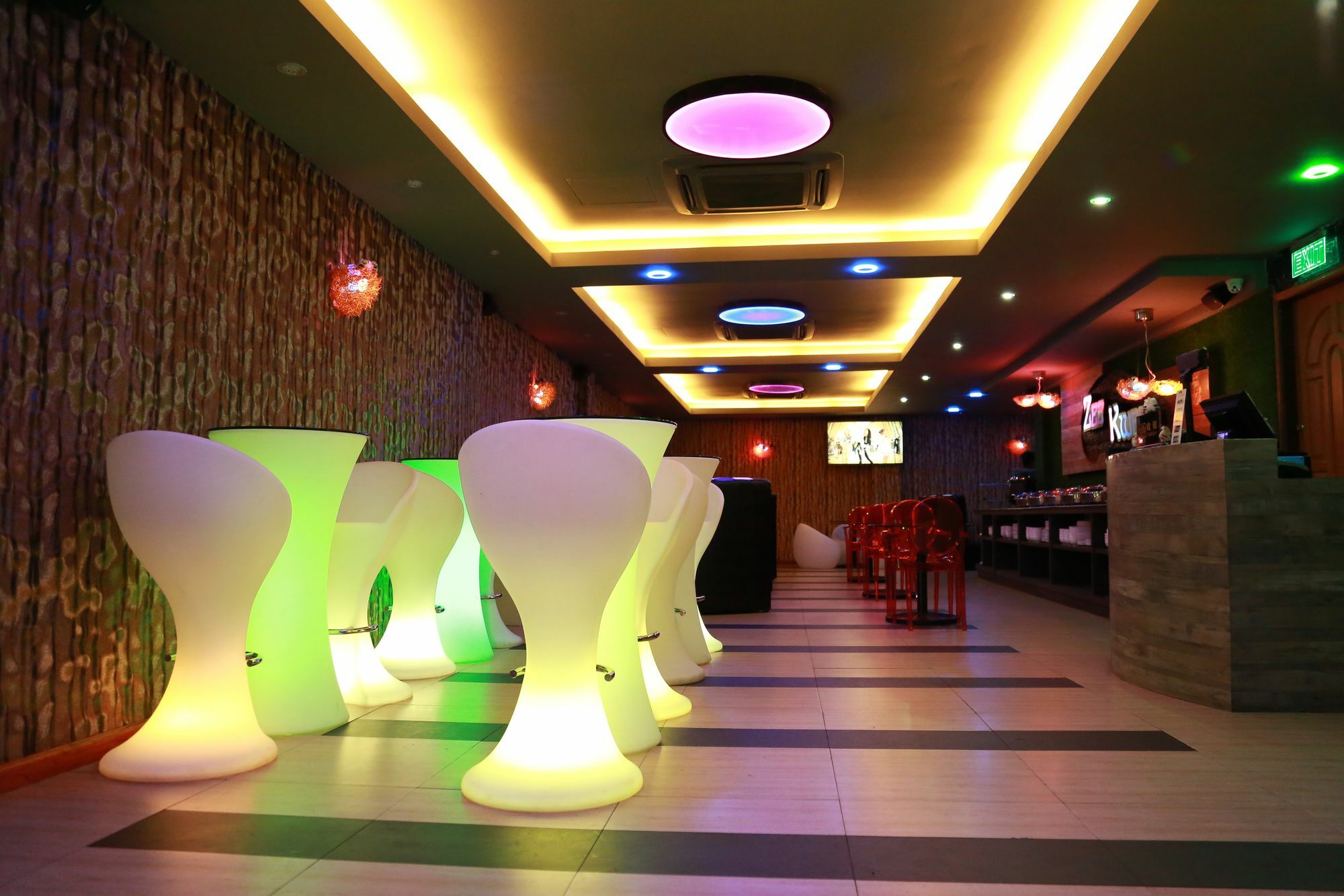 Uptown Hotel Rangum Exterior foto