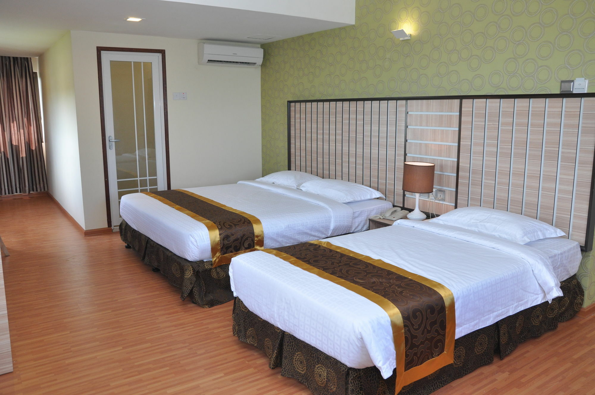 Uptown Hotel Rangum Exterior foto