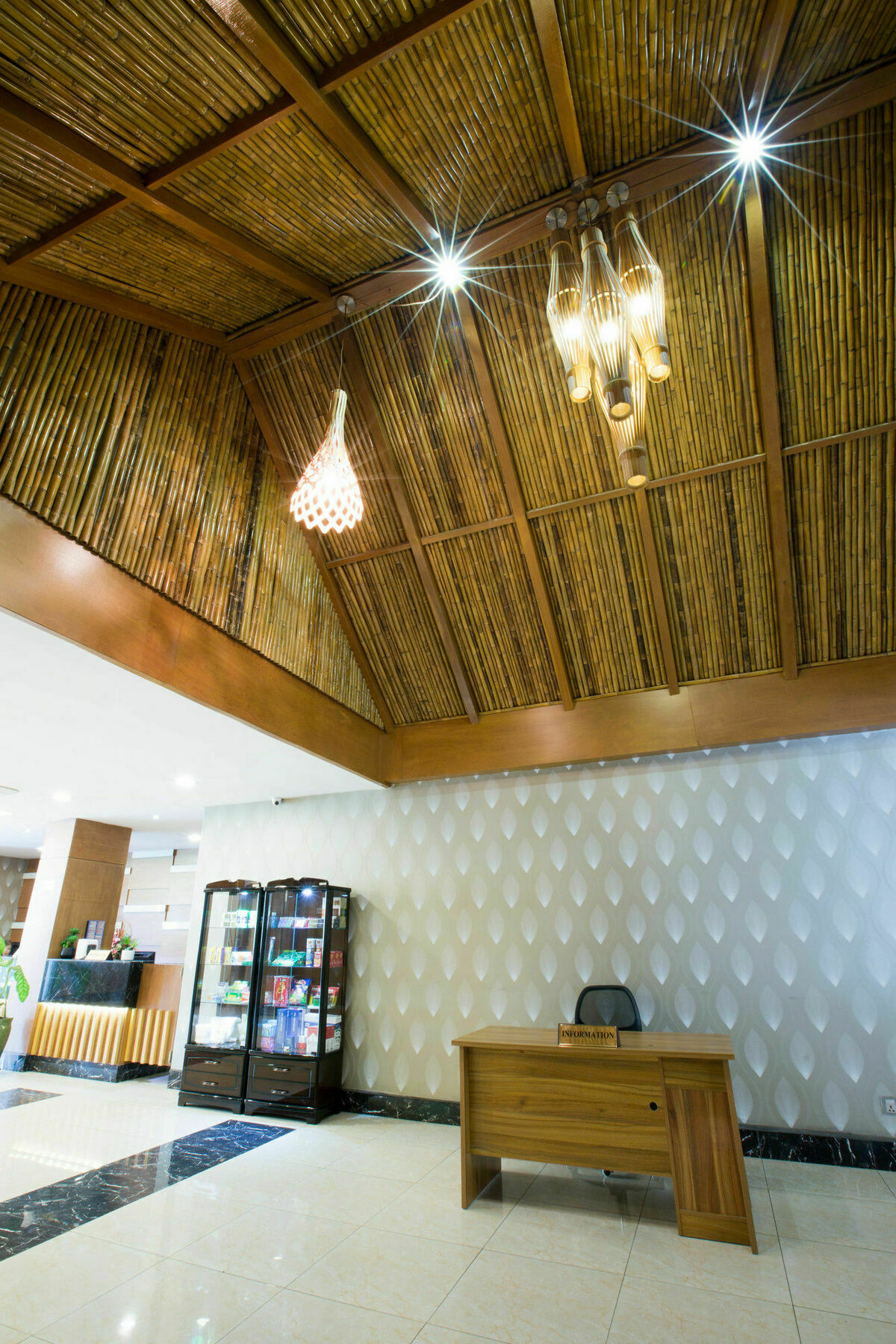 Uptown Hotel Rangum Exterior foto