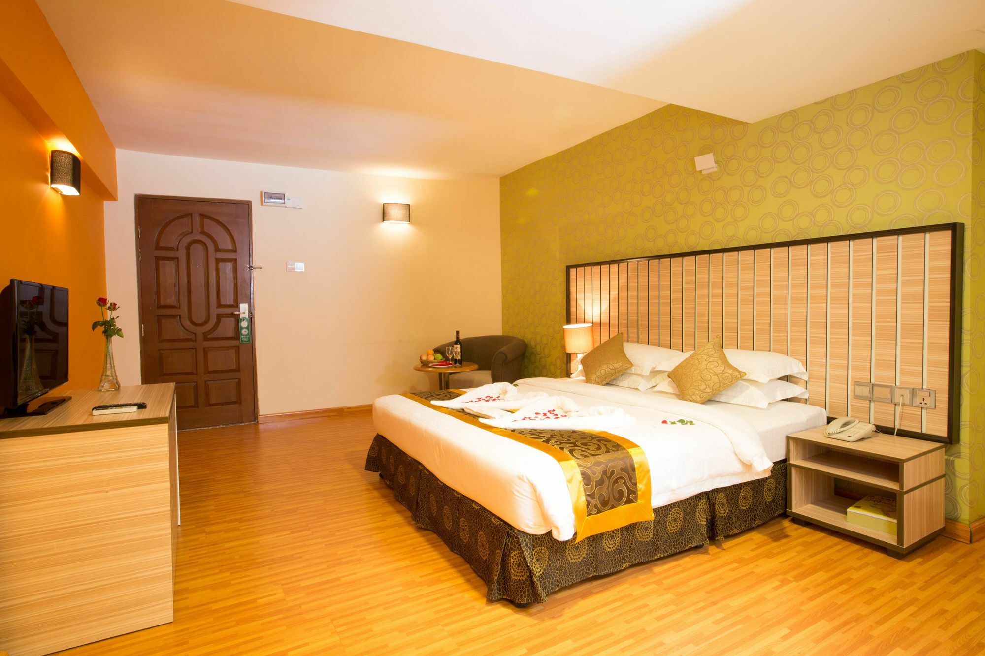 Uptown Hotel Rangum Exterior foto