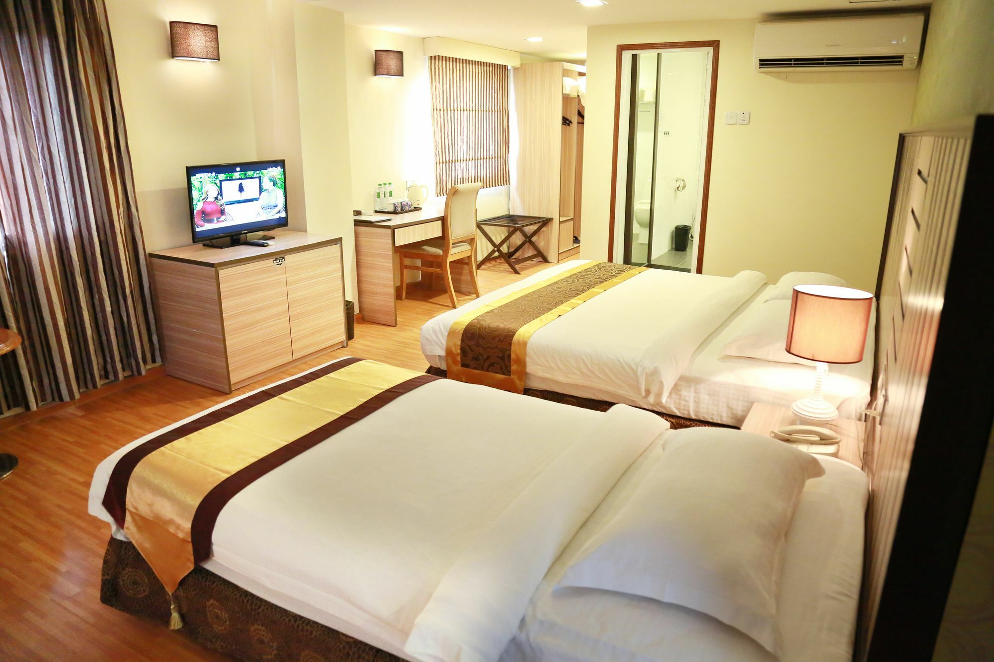 Uptown Hotel Rangum Exterior foto